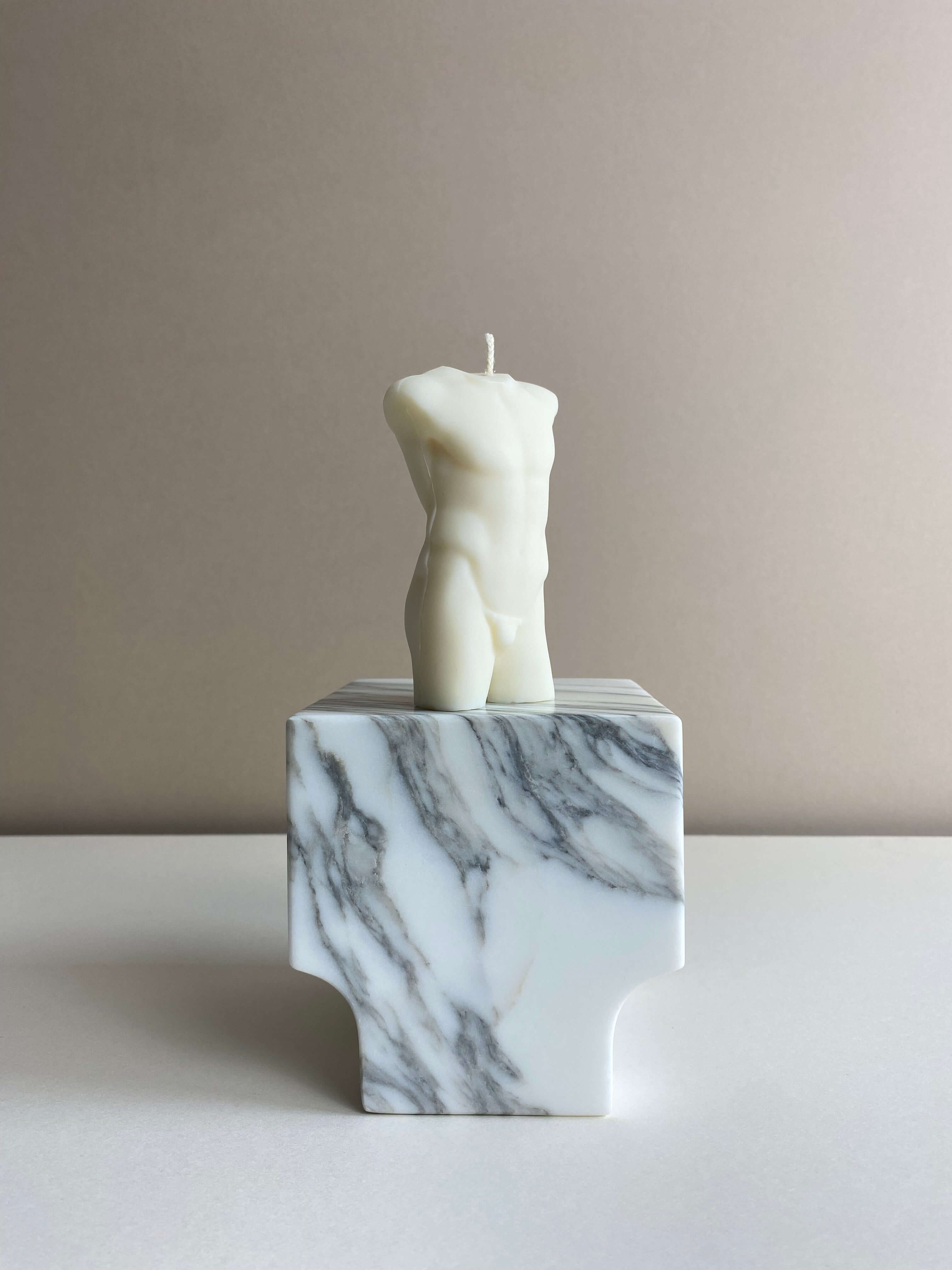 Atelier Ethos Candle Club Subscription Bring timeless beauty into your home with a curated selection of hand-poured candles from Atelier Ethos. Each month, you’ll receive one of our signature sculptural candles – minimalist, elegant, and designed to be ad