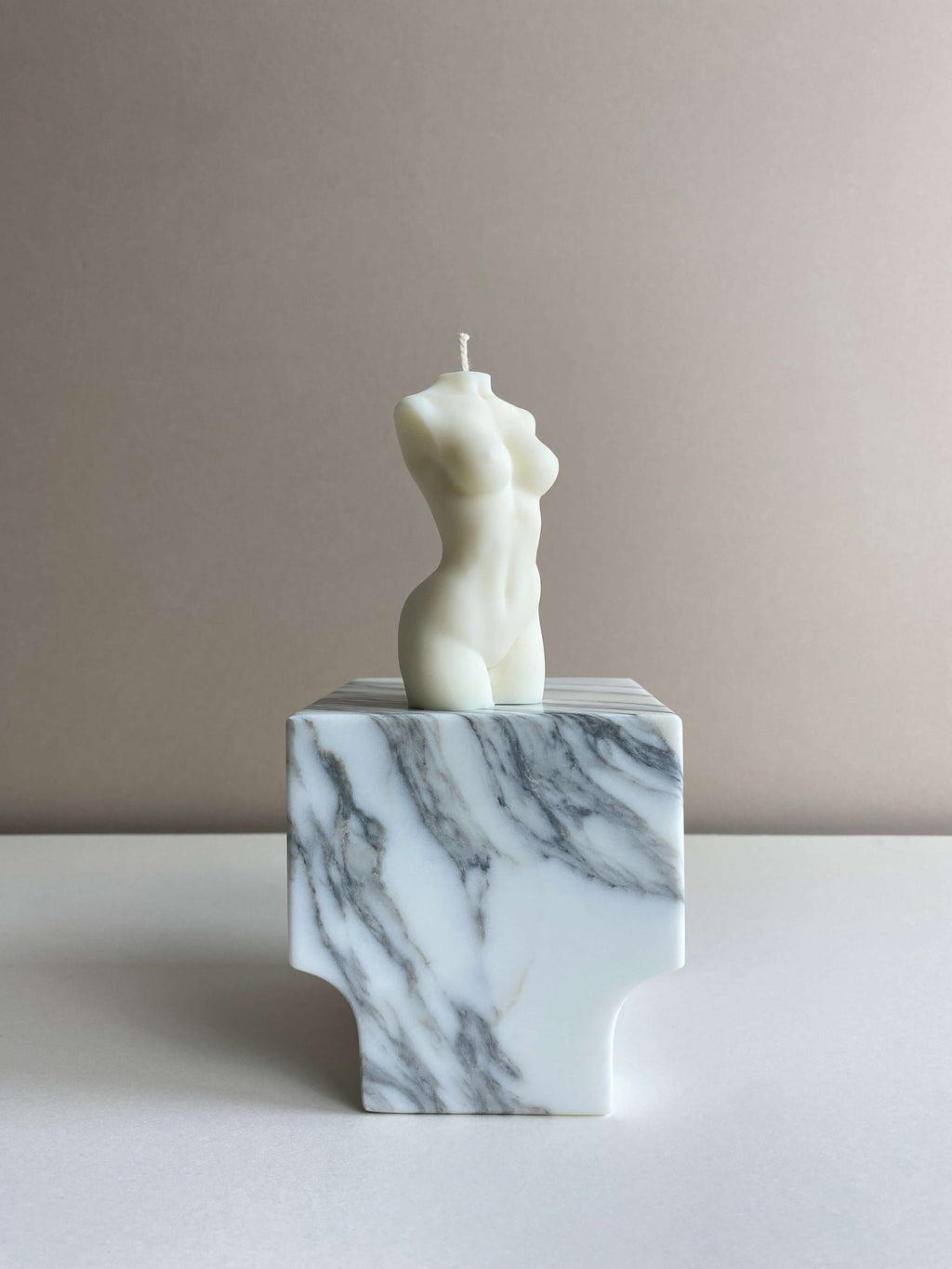 Atelier Ethos Candle Club Subscription Bring timeless beauty into your home with a curated selection of hand-poured candles from Atelier Ethos. Each month, you’ll receive one of our signature sculptural candles – minimalist, elegant, and designed to be ad