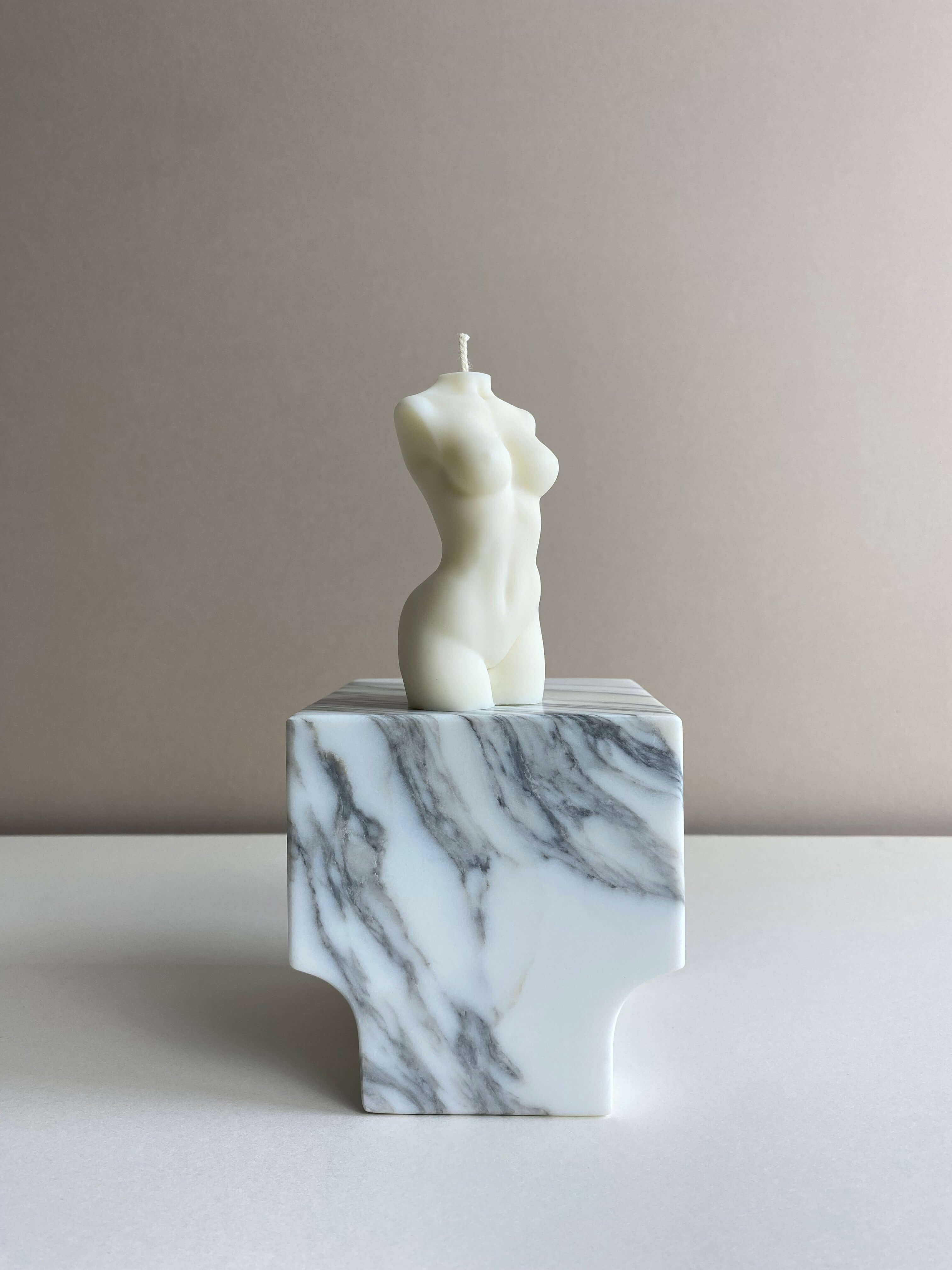 Atelier Ethos Candle Club Subscription Bring timeless beauty into your home with a curated selection of hand-poured candles from Atelier Ethos. Each month, you’ll receive one of our signature sculptural candles – minimalist, elegant, and designed to be ad