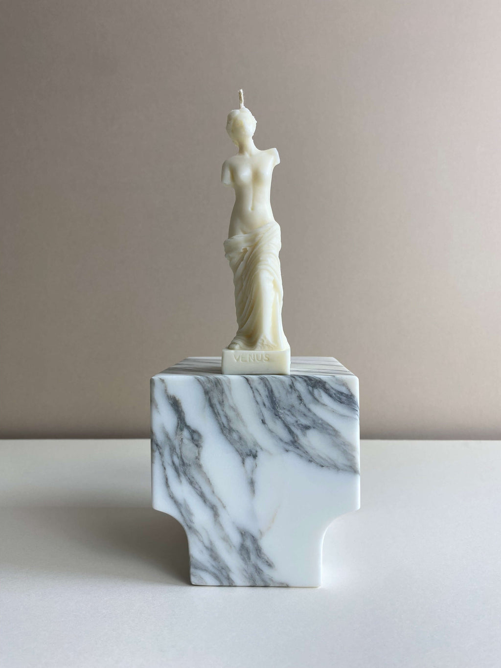 Atelier Ethos Venus Statue Candle A candle in natural soy wax that evokes classical artistry and refined design. Handcrafted, sustainable, and 10% of profits are donated to charity. £12.00