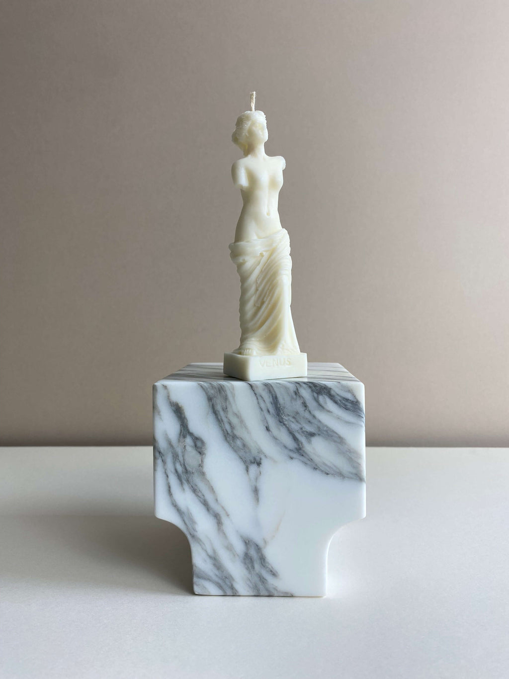 Atelier Ethos Venus Statue Candle A candle in natural soy wax that evokes classical artistry and refined design. Handcrafted, sustainable, and 10% of profits are donated to charity. £12.00