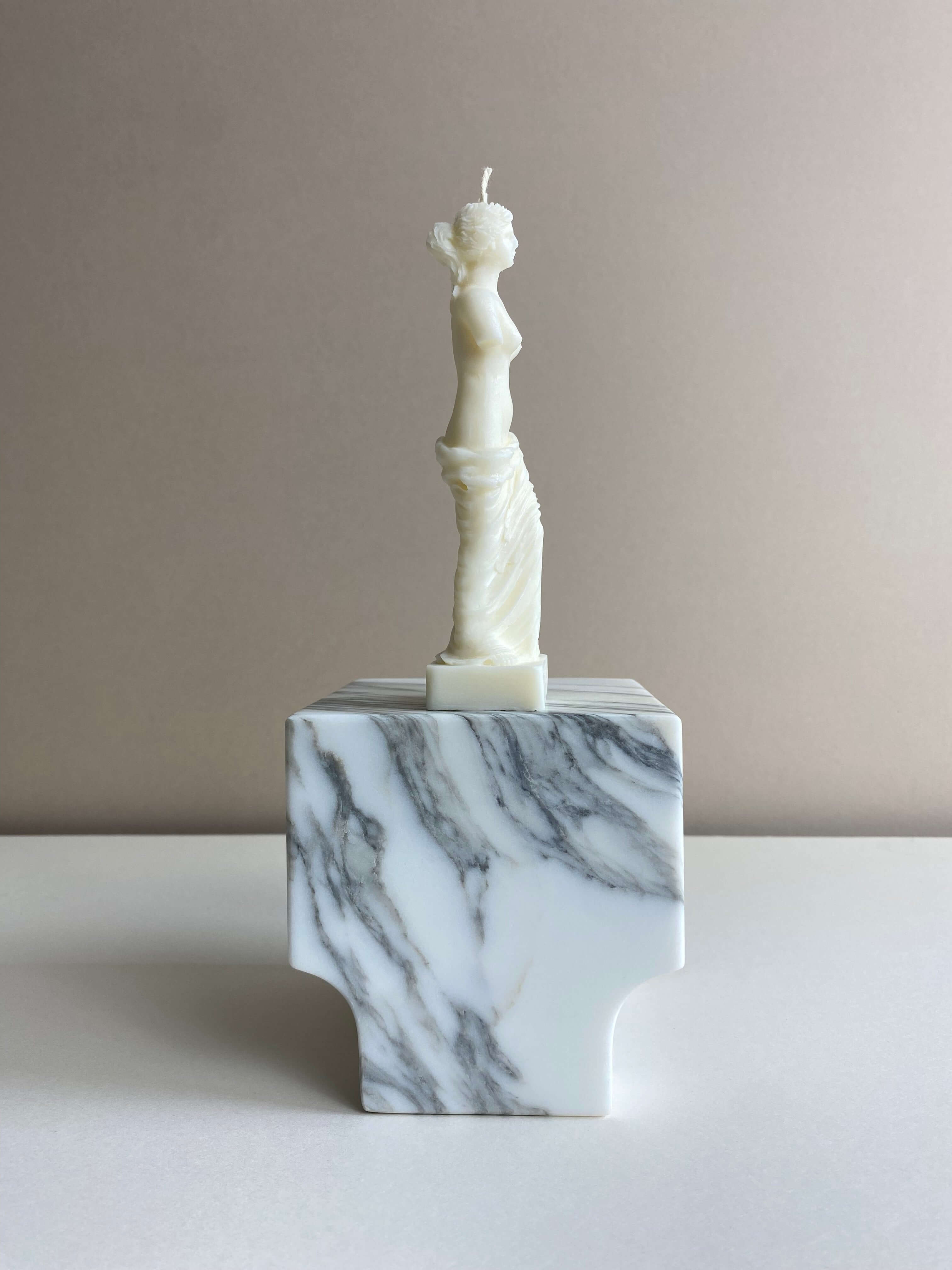 Atelier Ethos Venus Statue Candle A candle in natural soy wax that evokes classical artistry and refined design. Handcrafted, sustainable, and 10% of profits are donated to charity. £12.00