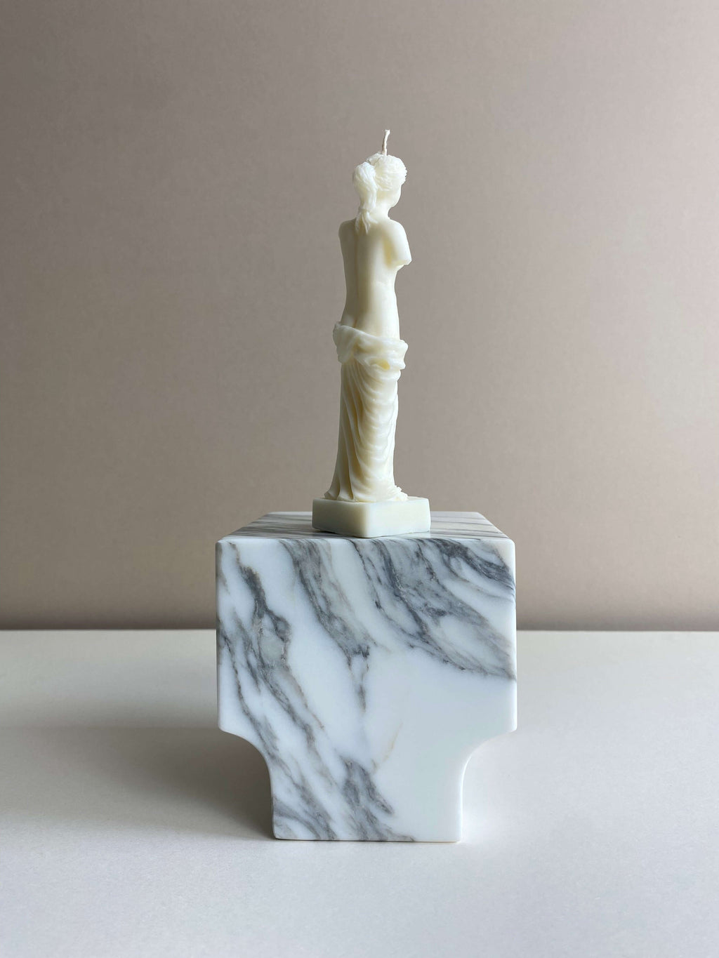 Atelier Ethos Venus Statue Candle A candle in natural soy wax that evokes classical artistry and refined design. Handcrafted, sustainable, and 10% of profits are donated to charity. £12.00