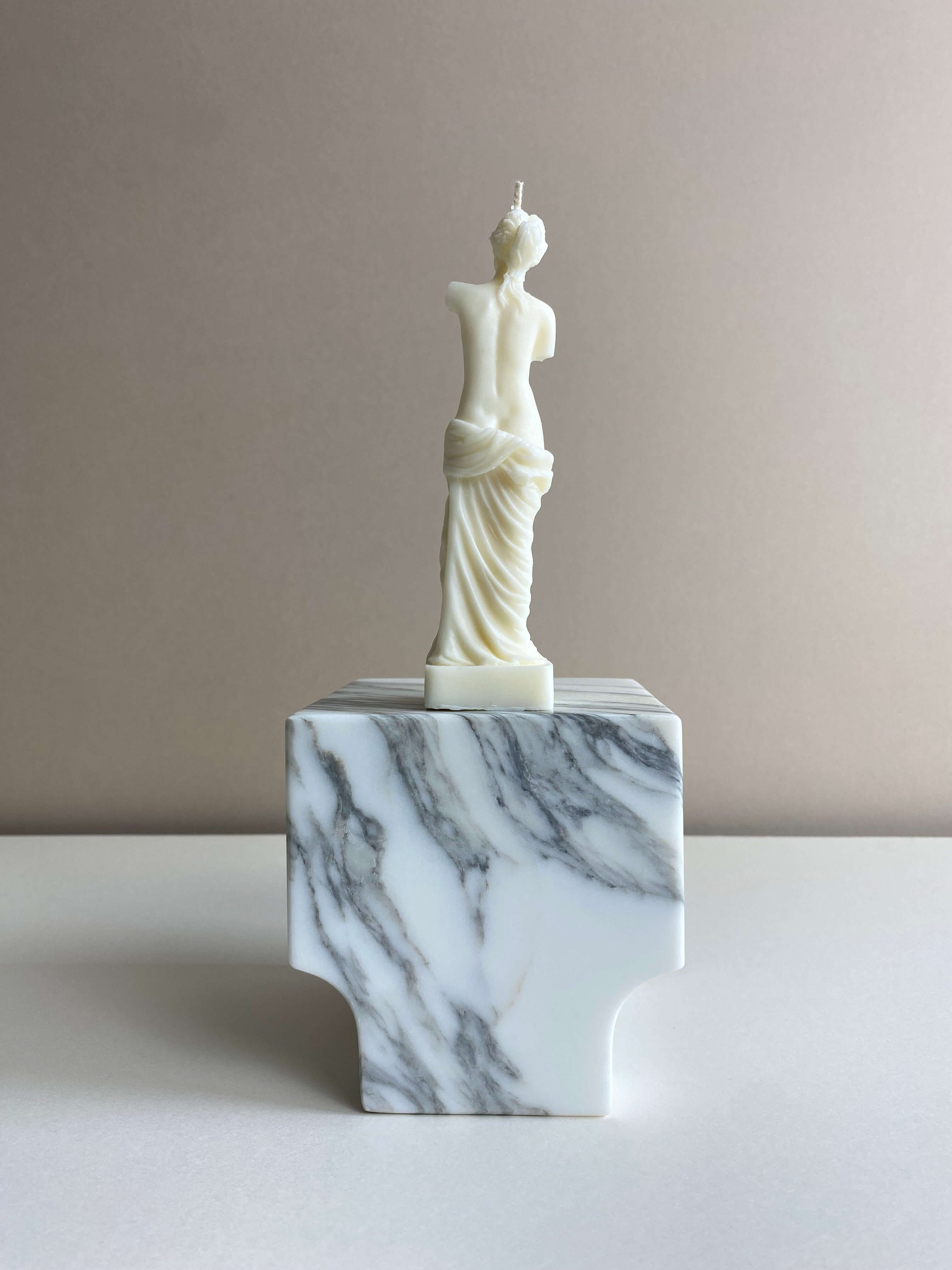 Atelier Ethos Venus Statue Candle A candle in natural soy wax that evokes classical artistry and refined design. Handcrafted, sustainable, and 10% of profits are donated to charity. £12.00