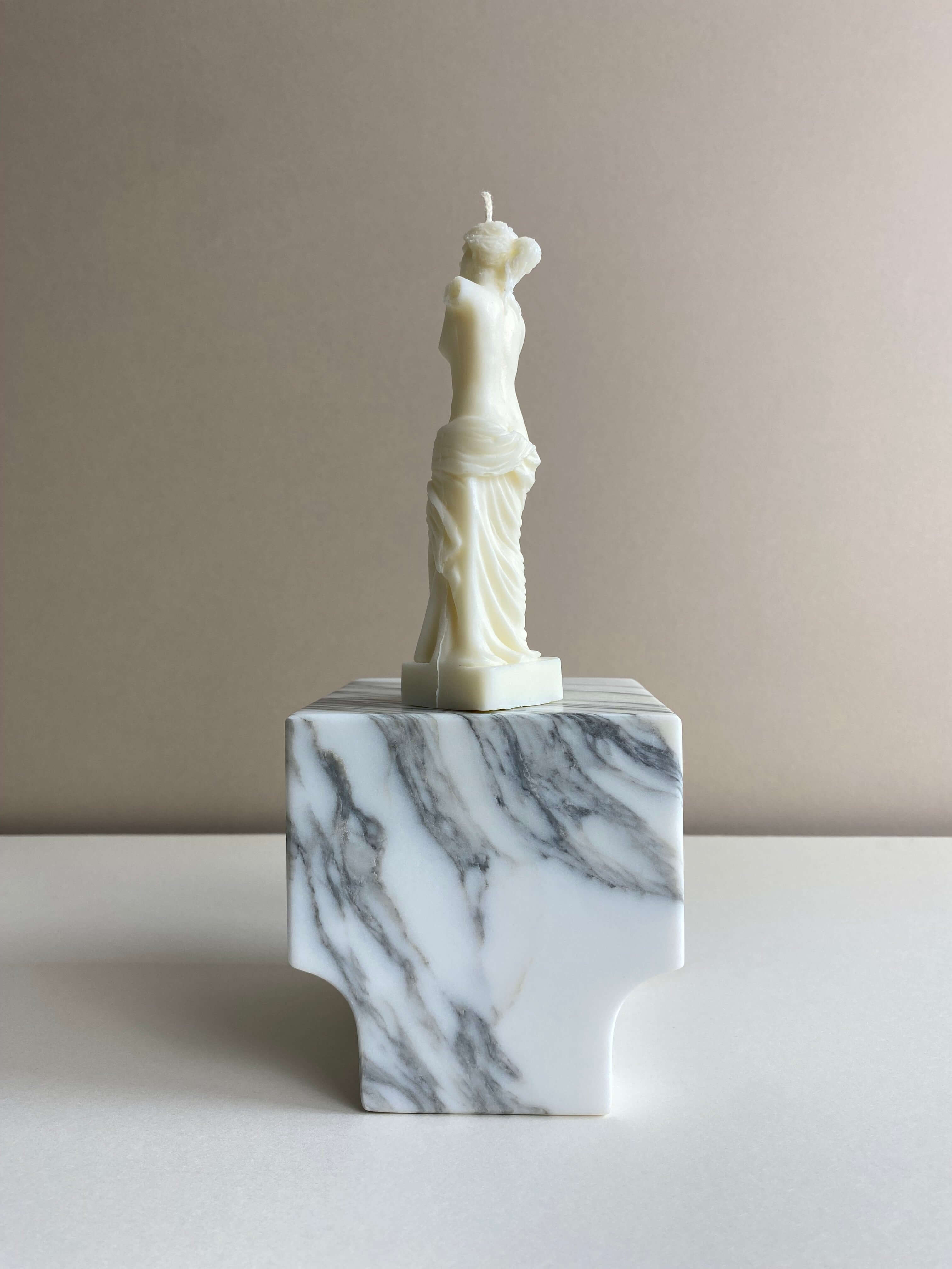 Atelier Ethos Venus Statue Candle A candle in natural soy wax that evokes classical artistry and refined design. Handcrafted, sustainable, and 10% of profits are donated to charity. £12.00
