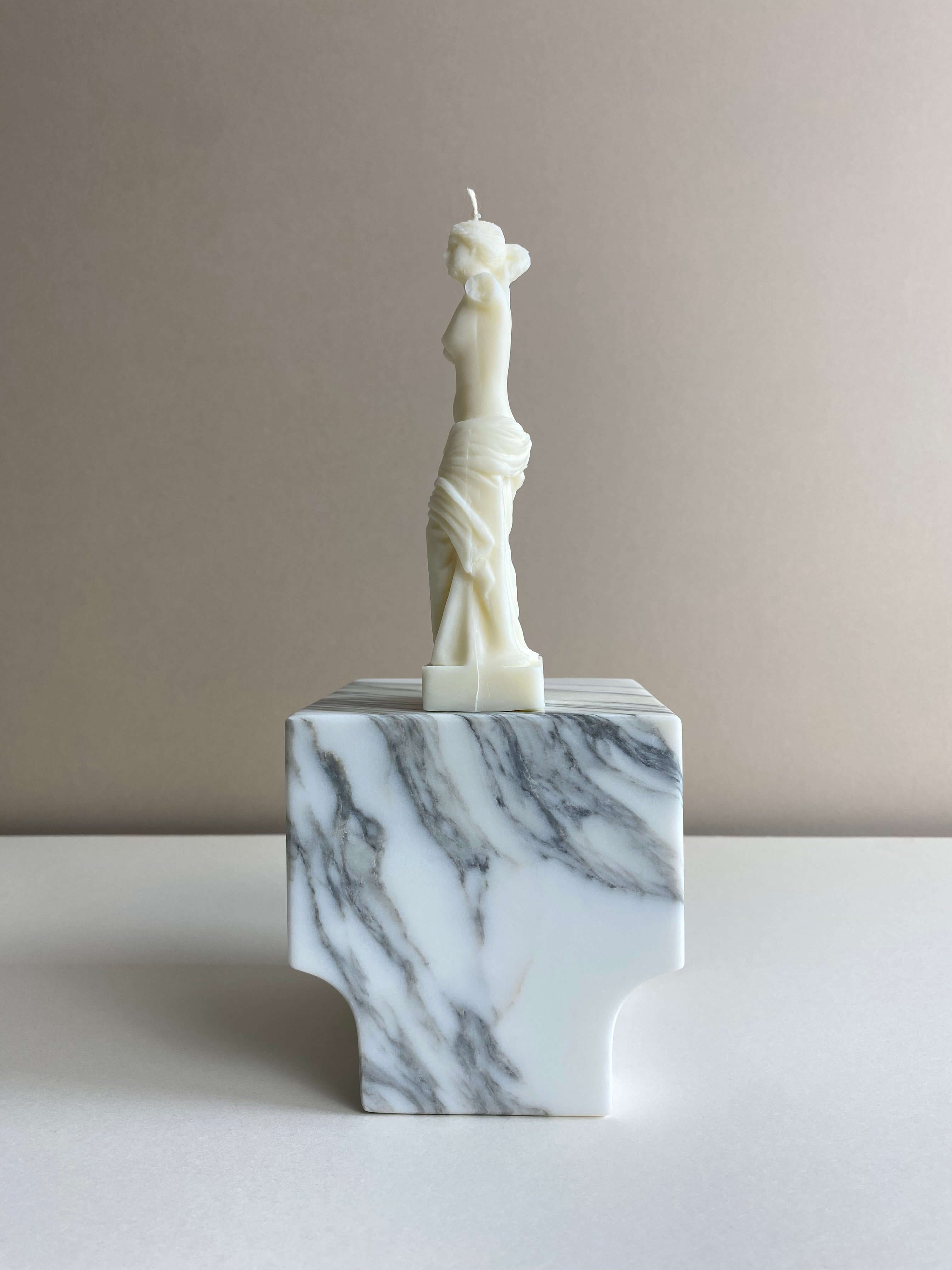 Atelier Ethos Venus Statue Candle A candle in natural soy wax that evokes classical artistry and refined design. Handcrafted, sustainable, and 10% of profits are donated to charity. £12.00